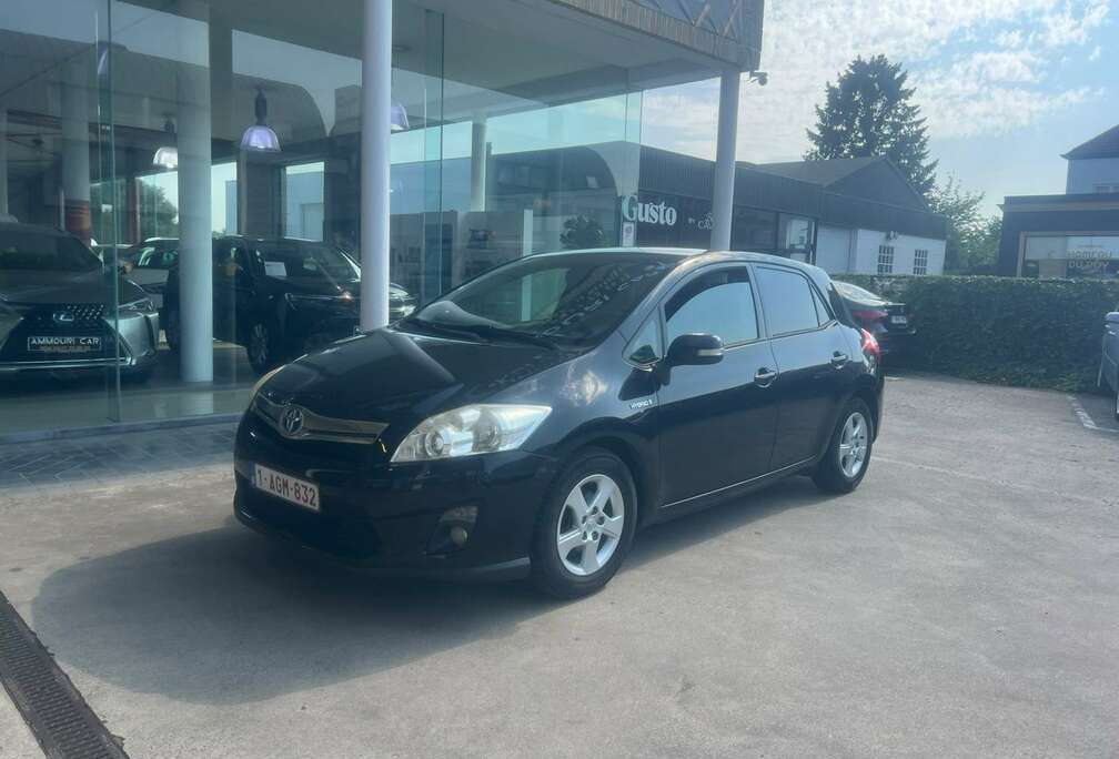 Toyota 1.8 Hybrid Life