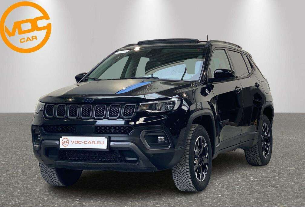 Jeep TRAILHAWK 4XE PHEV 280 PK PANO