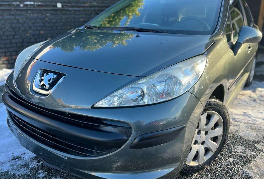 Peugeot 1.4i 16v Trendy + CLIM + CAR-PASS