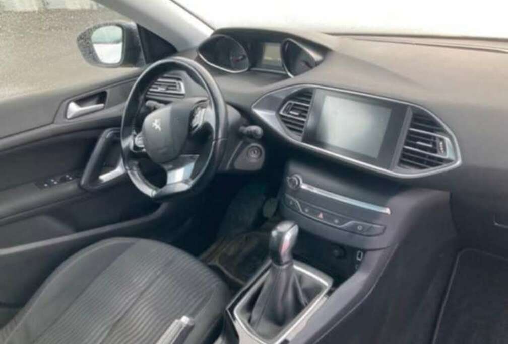 Peugeot SW 1.2 PureTech Active STT