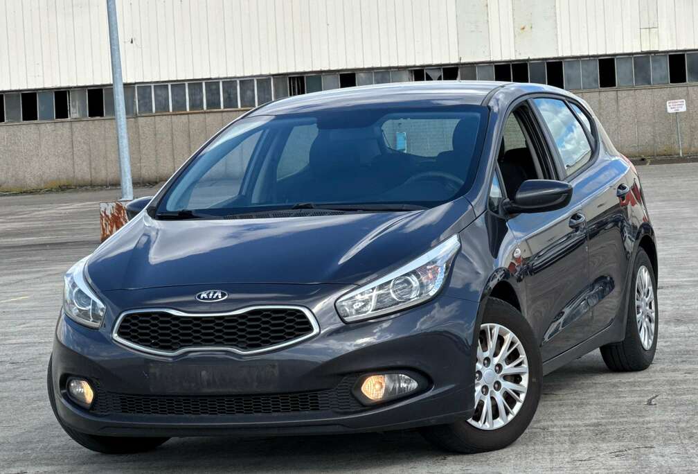 Kia 1.4i / CLIMATISATION / FACELIFT / 1PROP CARNET