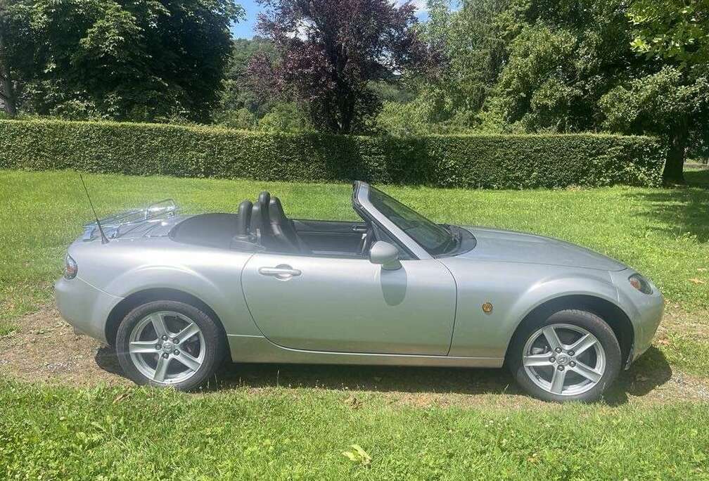 Mazda 1.8i 16v Active