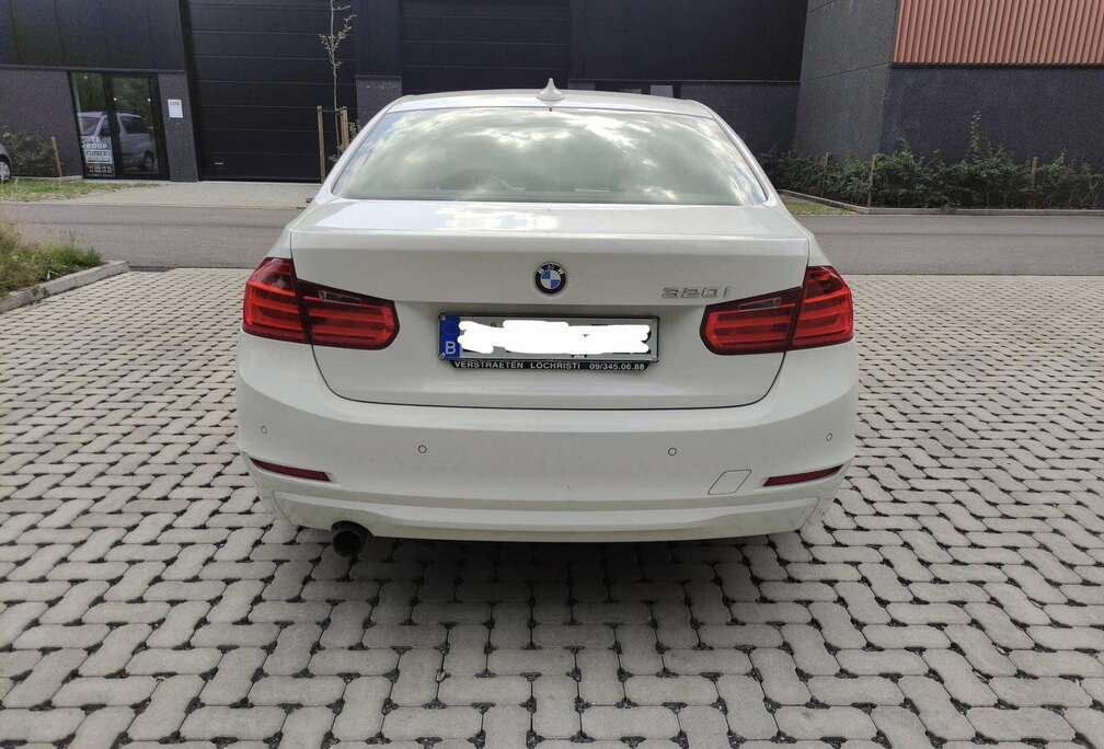 BMW 320i