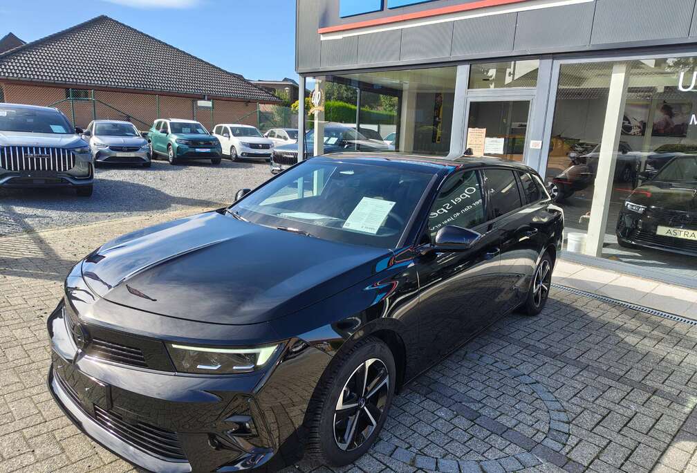 Opel Astra Sports Tourer 1.2 Turbo GS S/S 130 PK slechts 10399 km !