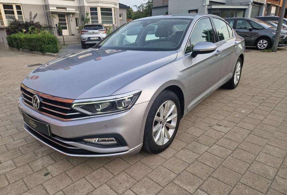 Volkswagen Passat 2.0TSI DSG / GARANTIE / LEDER / NAVI / LED