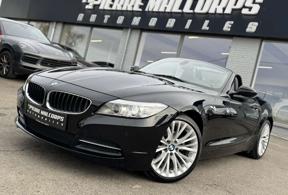 BMW sDrive20i / BLUETOOTH / M INTERIOR / 18\