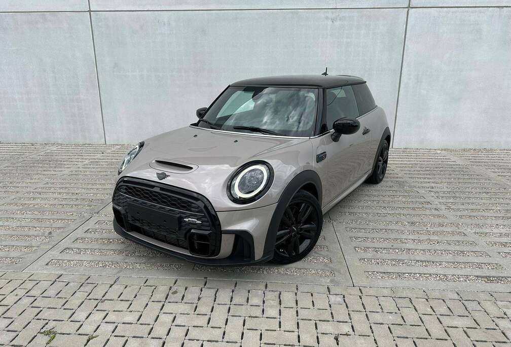 MINI FOTO\'S BINNENKORT ONLINE  FULL JCW KIT  ZETELVERW.  ACHTERUITRIJCAM.  APPLE CARPLAY  ALCANTARA ZETELS  CRUISE CONT.
