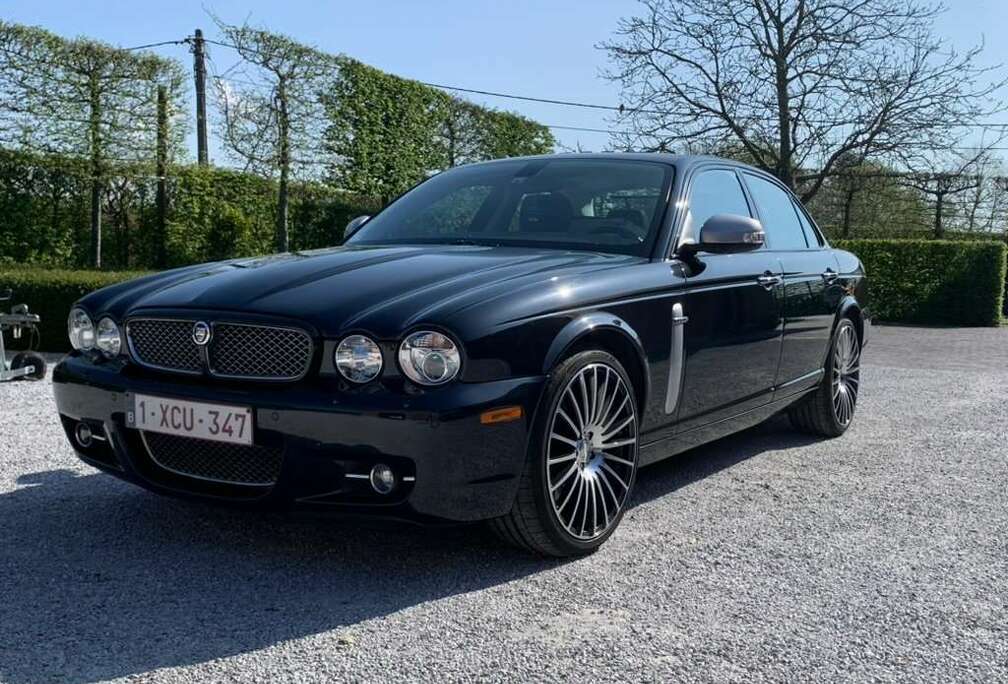 Jaguar XJR