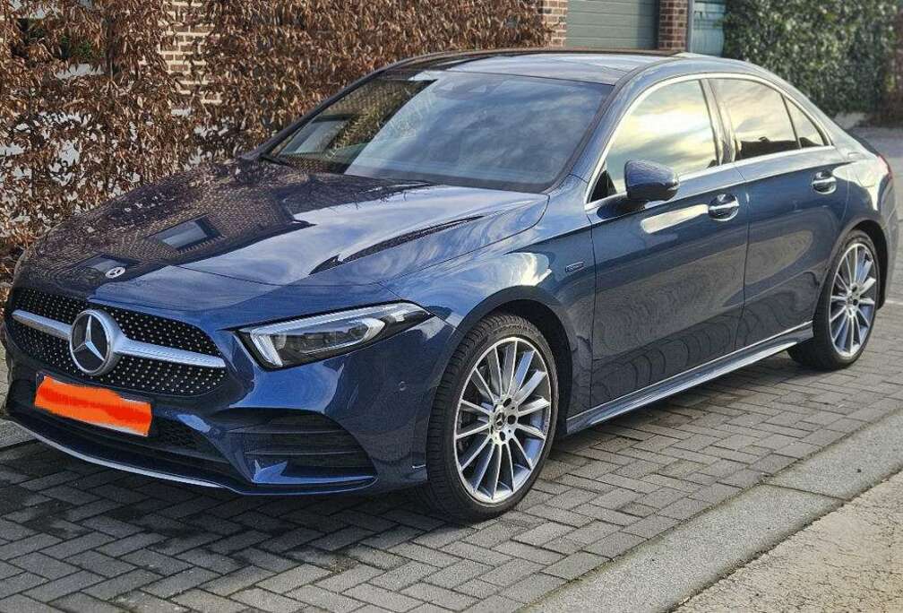 Mercedes-Benz A 250 e 8G-DCT AMG Line