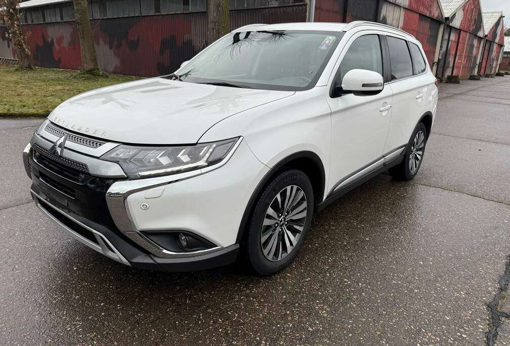 Mitsubishi 2.0 2WD CVT Spirit+