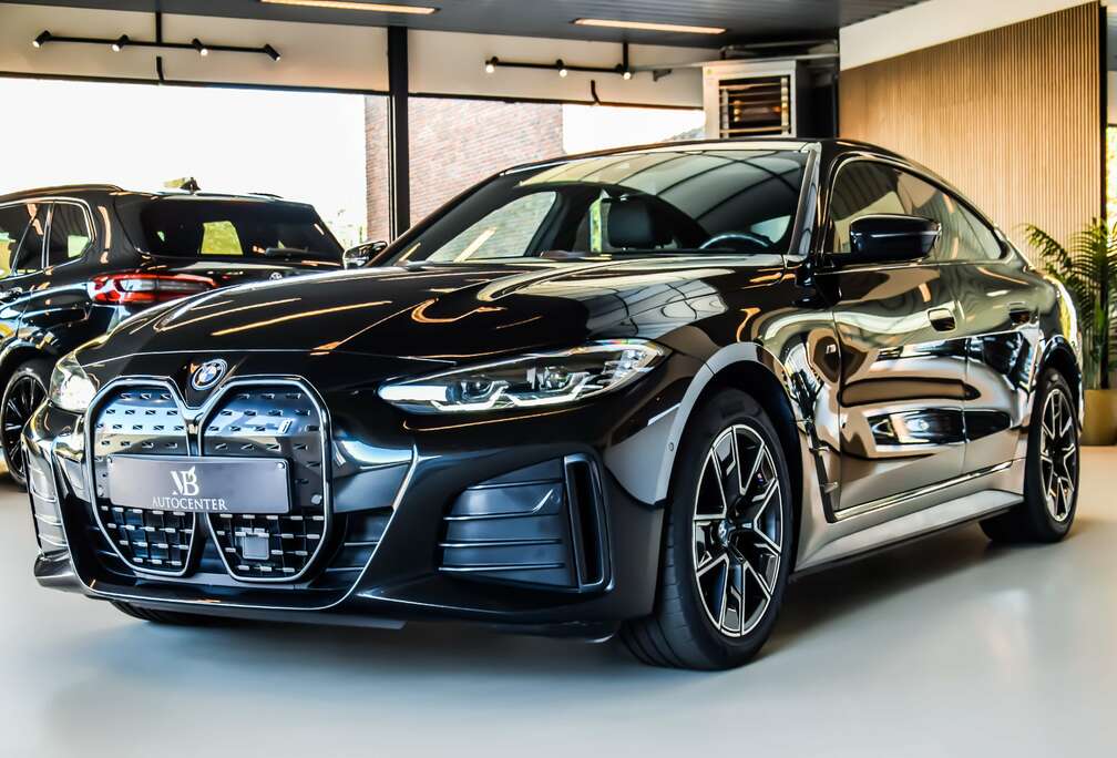 BMW eDrive40 M-Sportpakket Night Edition 04/2023