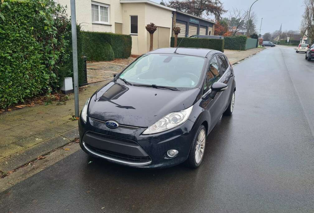 Ford 1.4i Titanium essence 2012