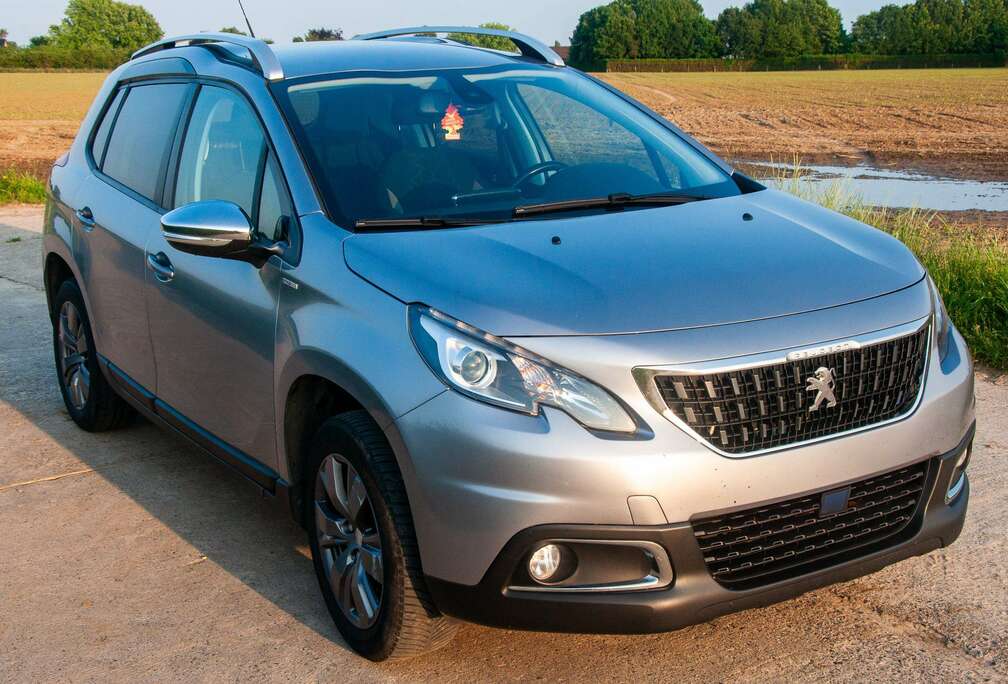 Peugeot 2008 1.2i PureTech Style