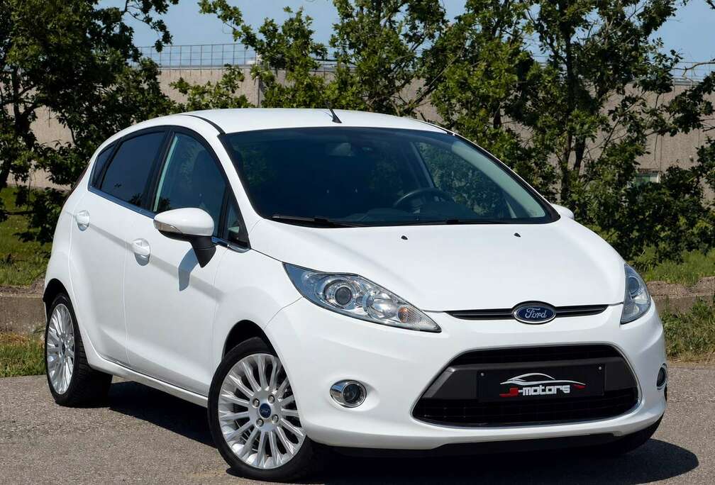Ford Fiesta 1.25i  TITANIUM  TRES PROPRE