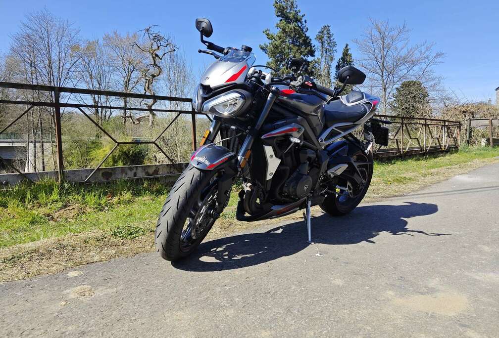 Triumph 765