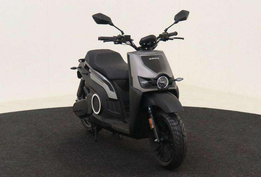 NEW / BTW-VAT-TVA / Incl. BATTERY