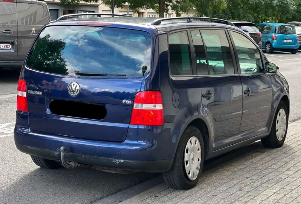 Volkswagen 1.6 essence , automatique, 7 places. prete a imma