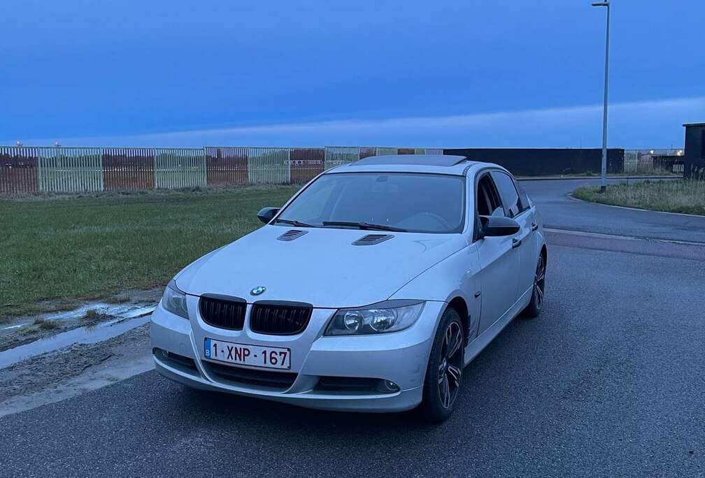 BMW 320i