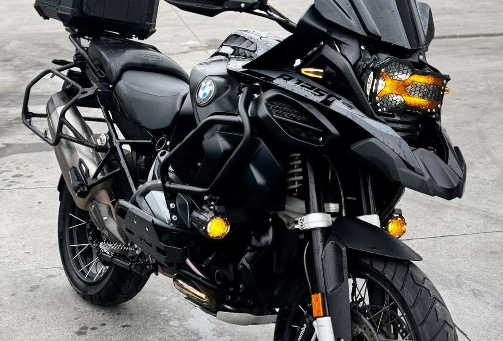 BMW Triple Black