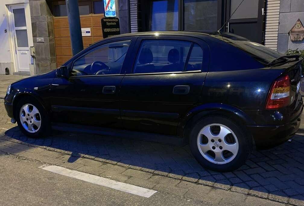 Opel G 1.4 Comfort (66 kW), bouwjaar 2001
