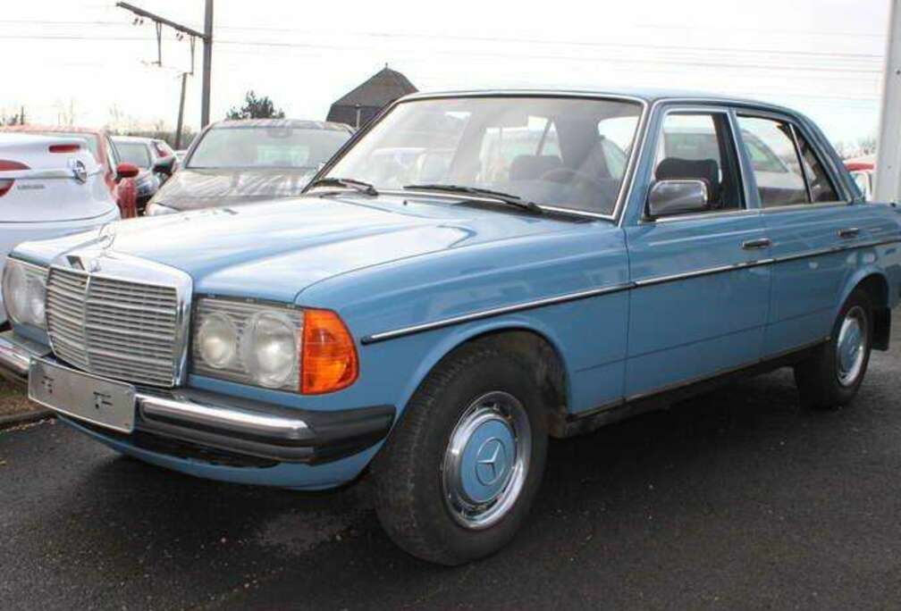 Mercedes-Benz NIEUWSTAAT BOVEN EN ONDER