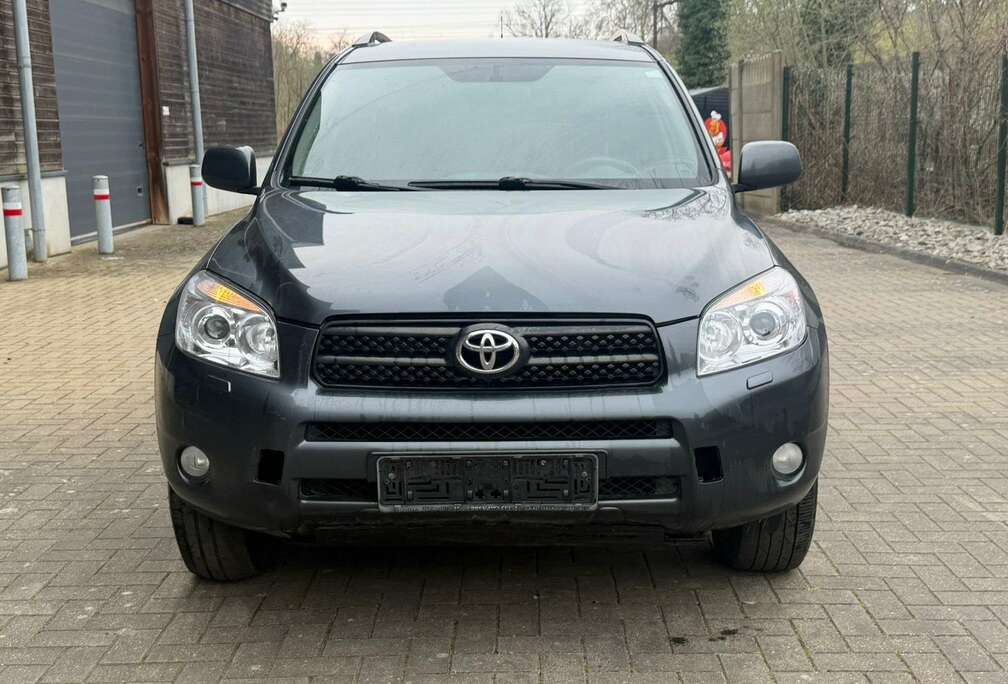 Toyota 2.2 D-4D 4x4 POUR EXPORT