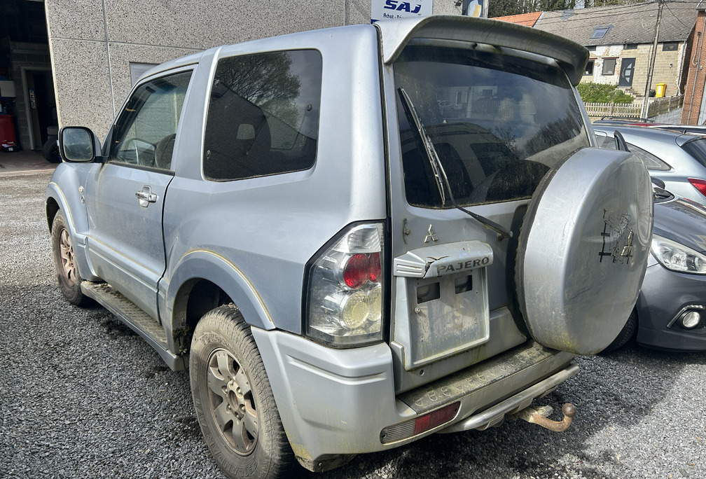 Mitsubishi Pajero 3.2 Turbo DI-D 16v Dakar POUR PIECES/PRBLM MOTOR EXPORT/marchand