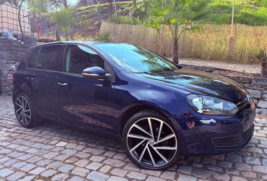 Volkswagen Golf 1.4i . 5portes . CarPlay , état unique
