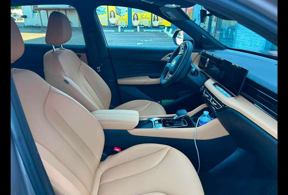MG HS Hybrid  1.5 Turbo Luxury Luxury