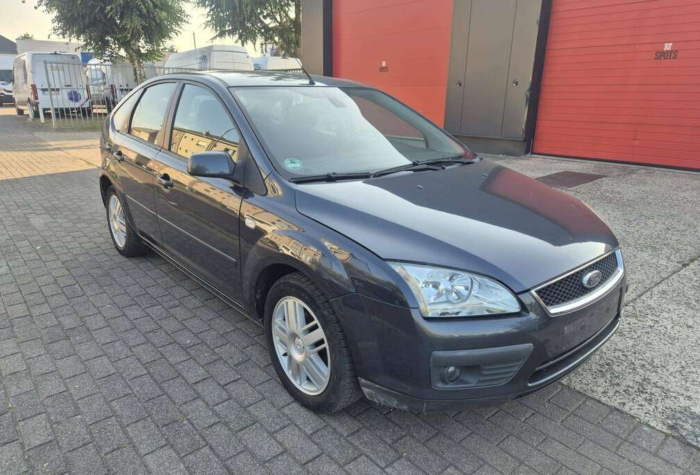 Ford 1.6i - Airco - Cruise Controle - Zetelverwarming - Parkingssensoren