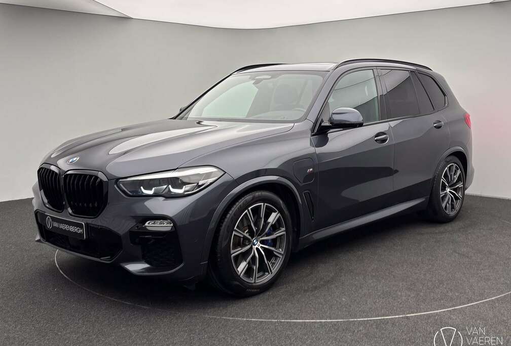 BMW 45e xDrive / PANO/ HUD/ Adaptive CC