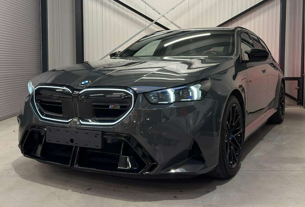 BMW M5 xDrive Touring
