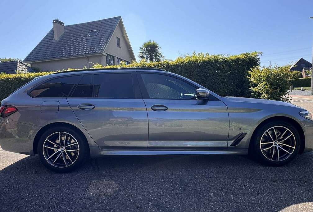BMW Touring M Sport / Facelift / Pano / Hud / NaviPro / CarPlay / Trekhaak/ MHEV / Bluestone Metallic