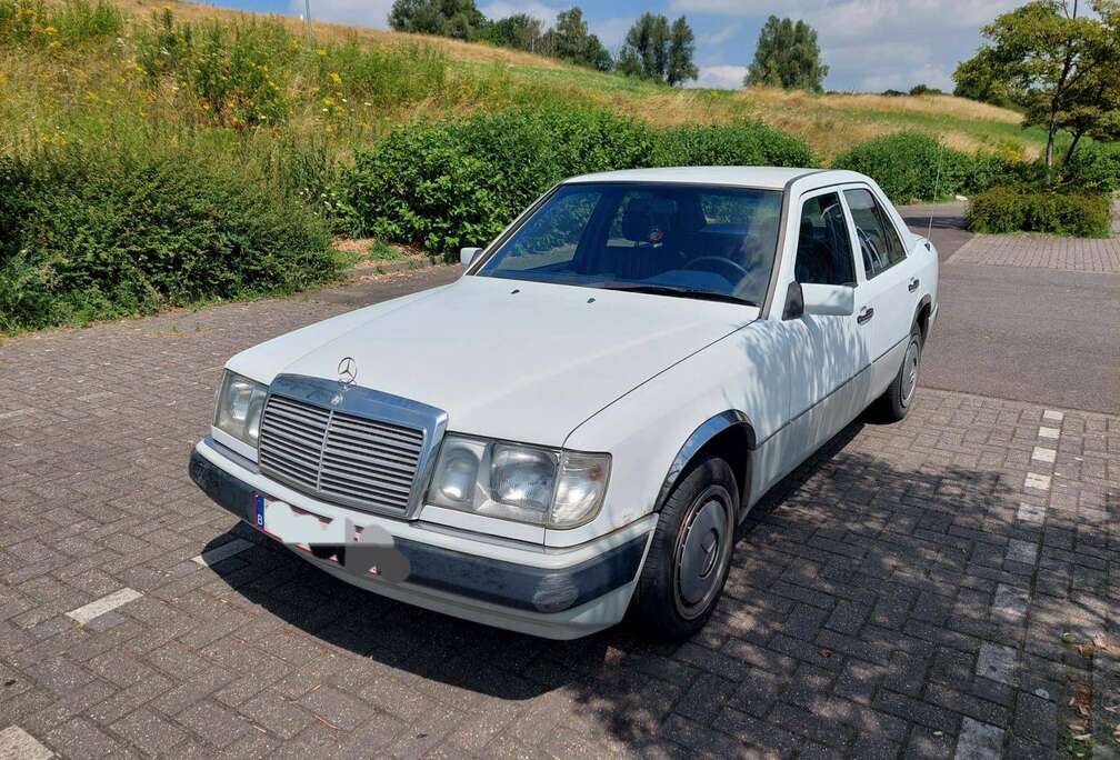 Mercedes-Benz W124 200D