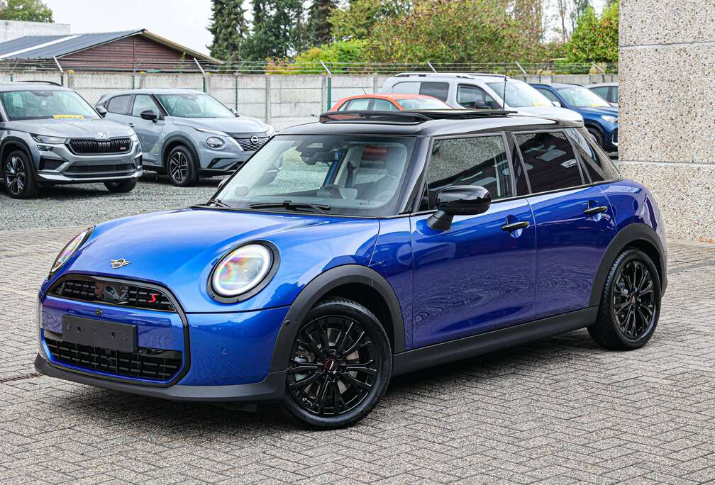 MINI TRIM-UITVOERING*PANORAMISCH-DAK*HARMAN/KARDON*360°CAMERA*STUUR+ZETELVERWARMING*