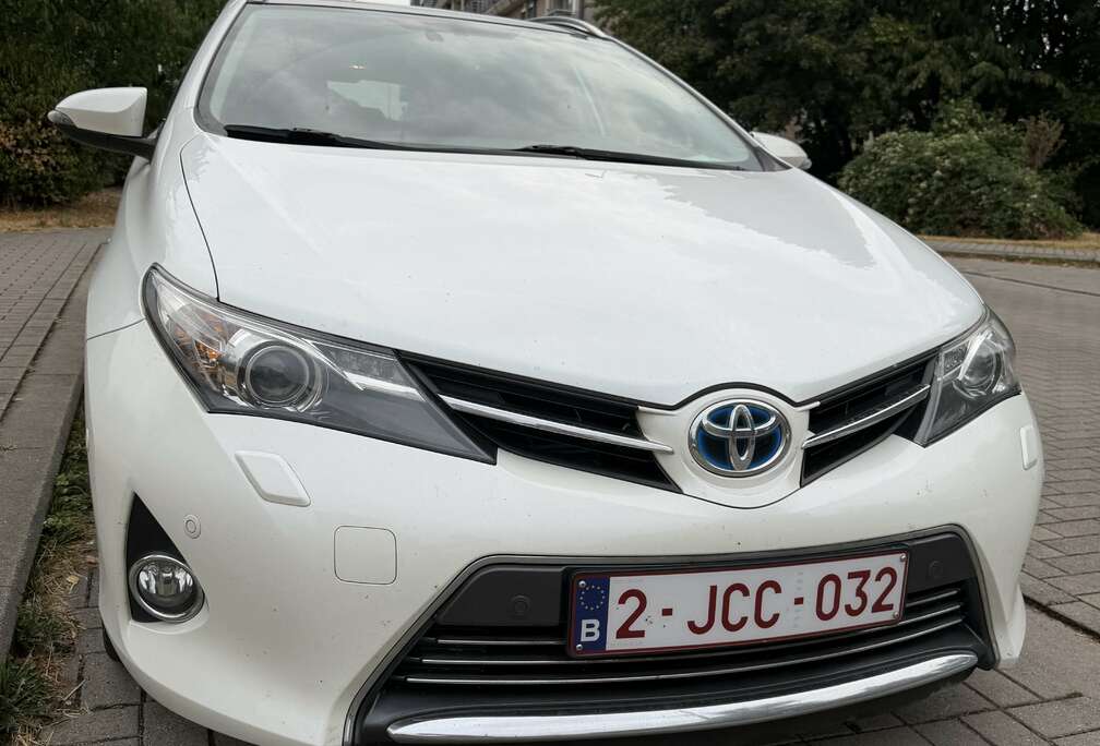 Toyota 1.8 VVT-i Hybrid Automatik Touring Sports Executiv