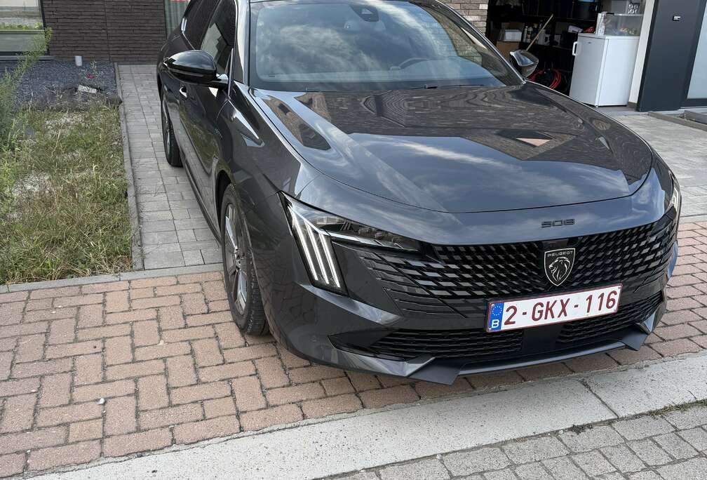 Peugeot SW 1.6 PHEV Allure (132kW)