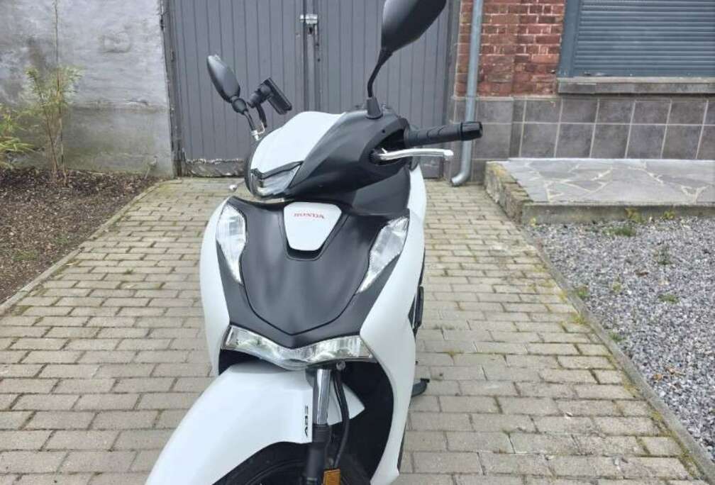 Honda ​Je mets en vente ma Honda SH 125i de 2025