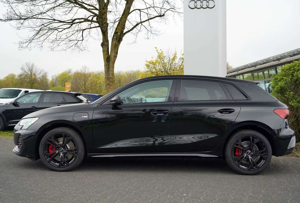 Audi NEW PLUG IN 272PK S-EDITION NAV+/ALCANT/18/BLACKP