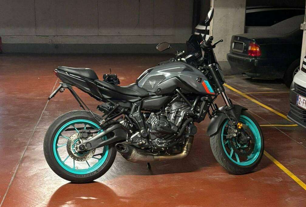 Ligne Full Akra Homologuée - 3.000€ d\'options inclu - Cyan Grey