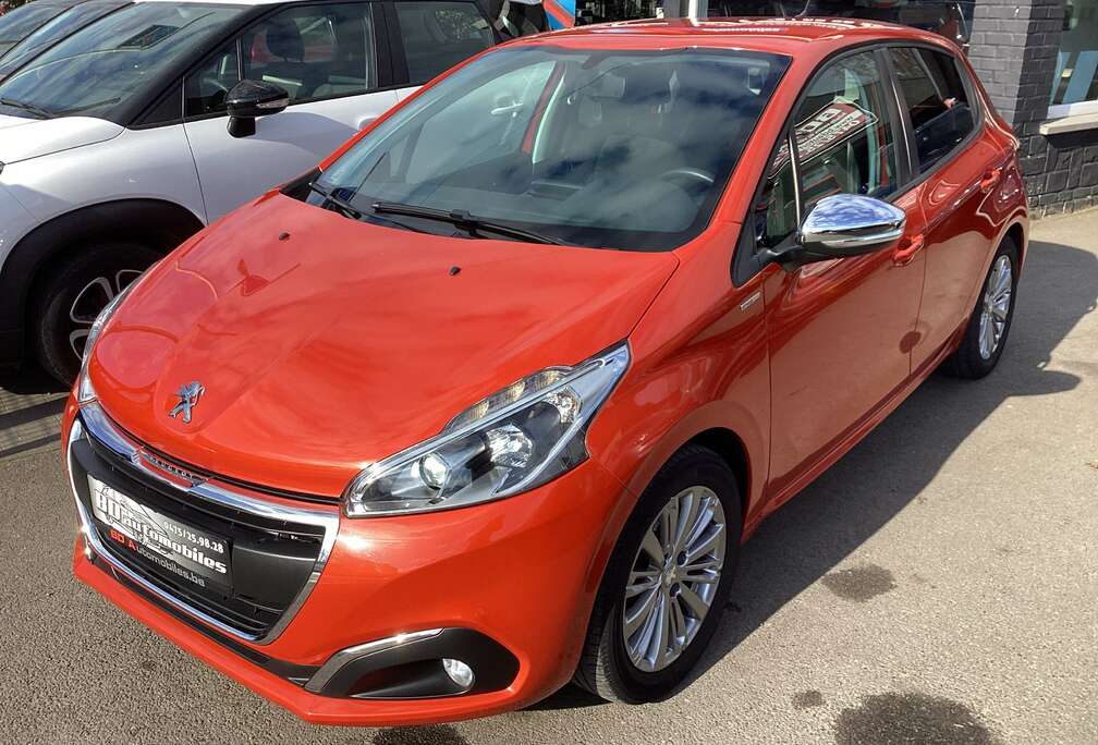 Peugeot 208 1.2i  Style comme neuve
