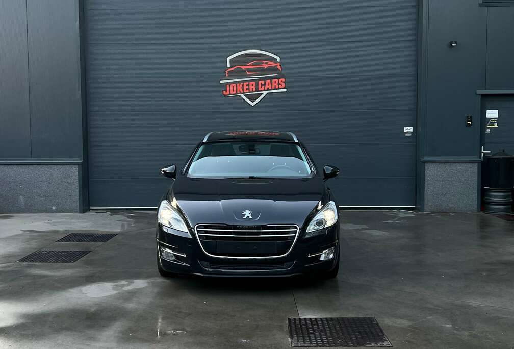 Peugeot SW 2.0 HDi Xenon Panoramischdak Navi 1Ste Eigenaar OHB Trekhaak