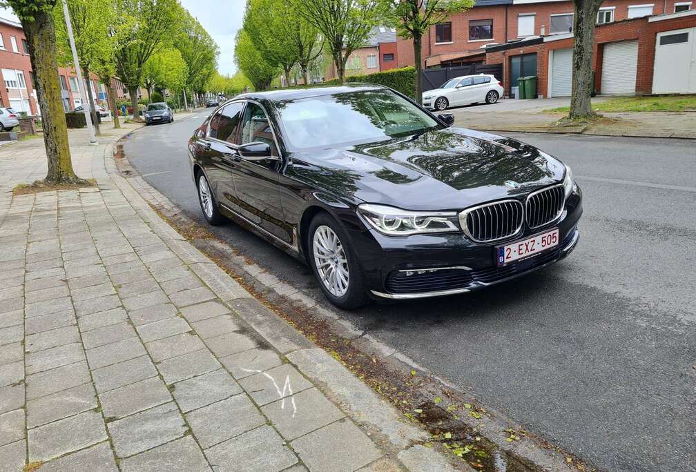 BMW 740i