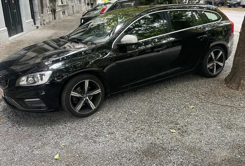 Volvo V60 2.0 D2 Momentum R-Design