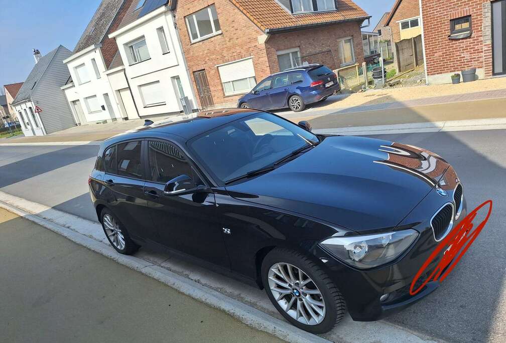 BMW 114i Checkered Flag