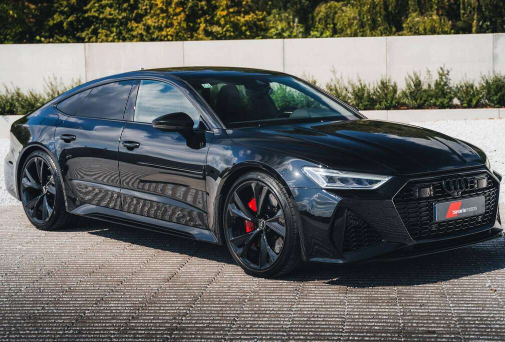Audi Sportback / Mythosschwarz Metallic / RS Dynamic Package Plus / Pano / 22\
