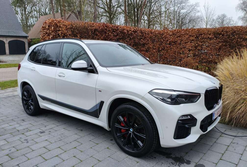BMW xDrive45e xLine M packet met trekhaak.