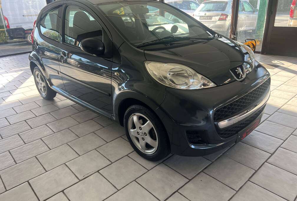 Peugeot 1.0i /AUTOMAAT/28000 km/eerste eigenaar/euro 5