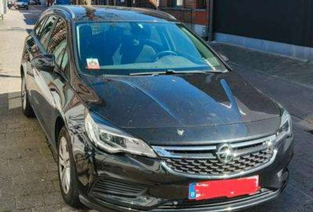 Opel Sports Tourer 1.0 77KW - met schade aan motor
