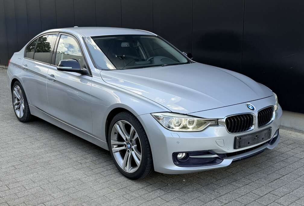 BMW BMW 320d Automaat Sport Line  Xenon  Navi  PDC